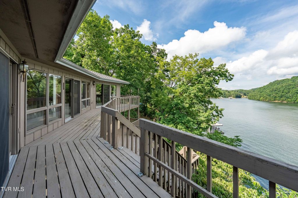 Photo of 22627 Montego Bay Road, Abingdon, VA 24211 (MLS # 9982053)
