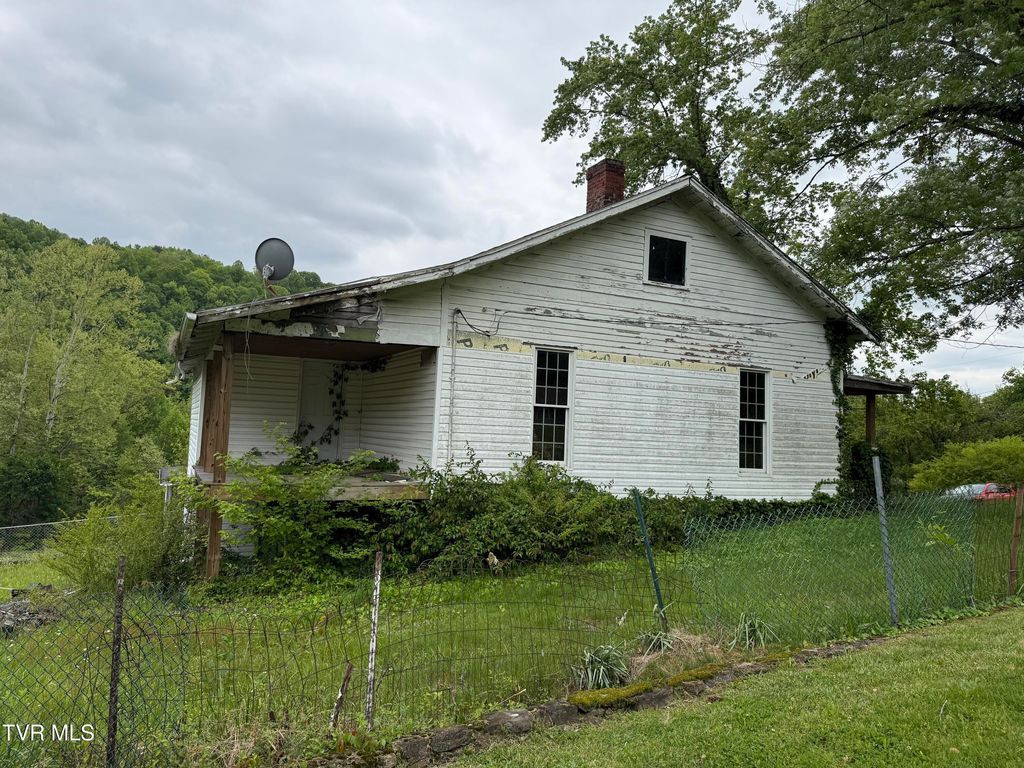 Photo of 105 Highland Avenue, Appalachia, VA 24216 (MLS # 9995121)