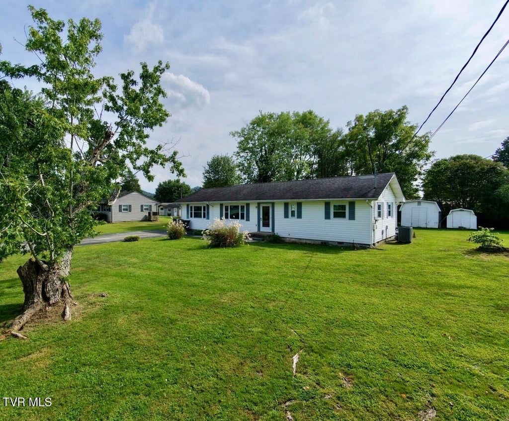 Photo of 303 Circle Drive, Bristol, TN 37620 (MLS # 10000069)