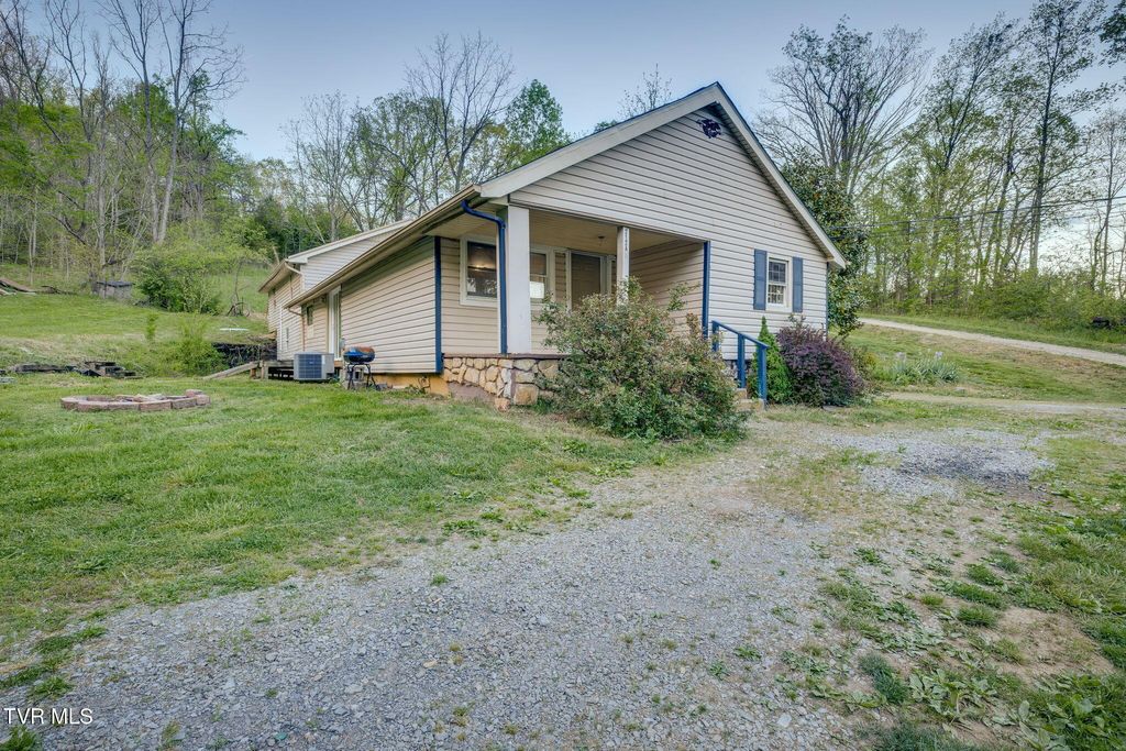 Photo of 212 Weaver Hill Road, Johnson City, TN 37601 (MLS # 9994108)