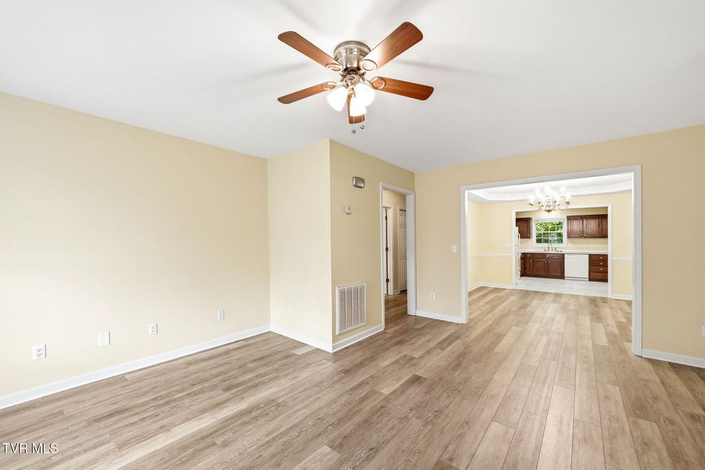 Photo of 2425 Lakeview Drive #Apt 5, Johnson City, TN 37601 (MLS # 9995305)