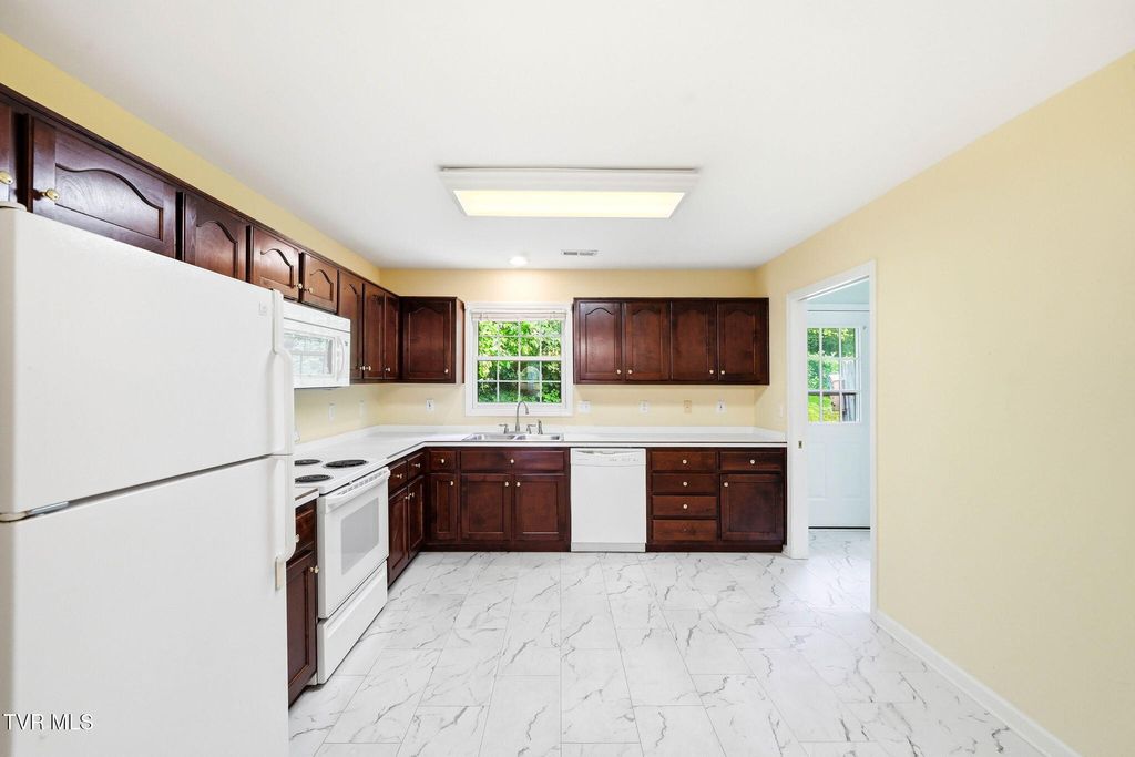 Photo of 2425 Lakeview Drive #Apt 5, Johnson City, TN 37601 (MLS # 9995305)