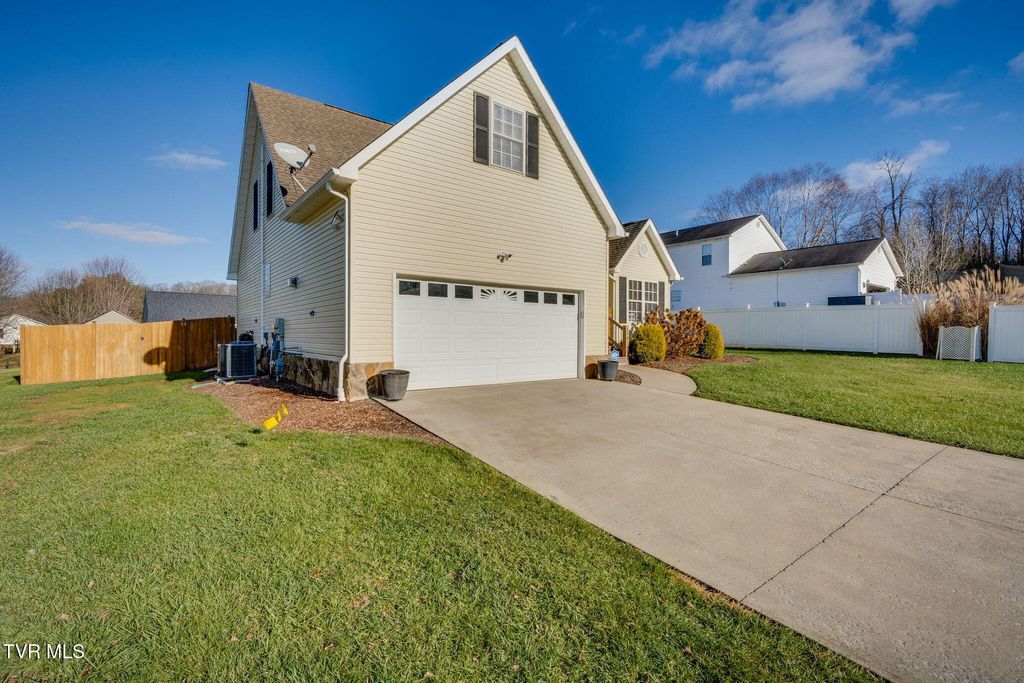 Photo of 102 Wyntuck Lane, Johnson City, TN 37615 (MLS # 9988995)