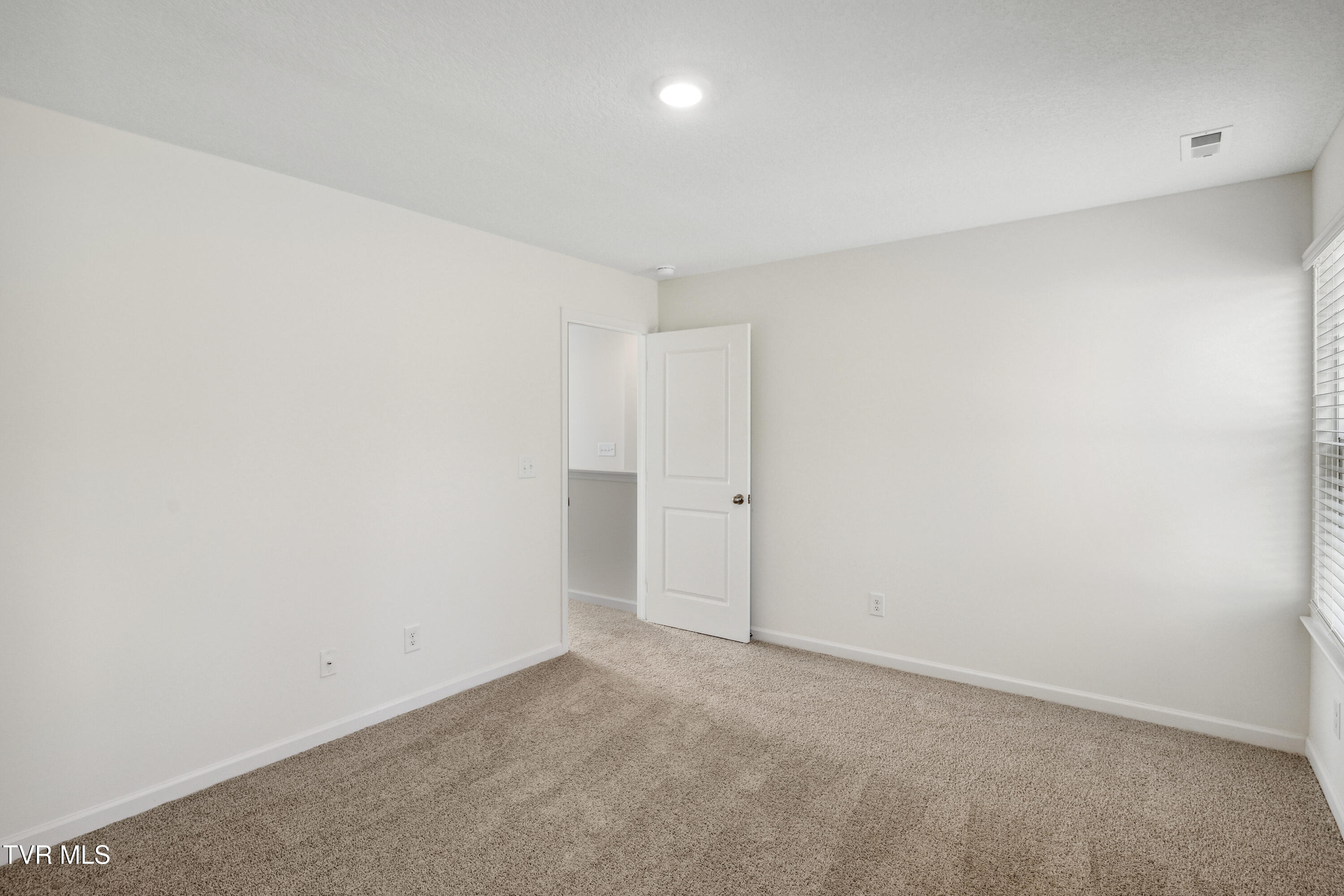1613 Fox Meadows Circle, Bluff City, Tennessee image 15