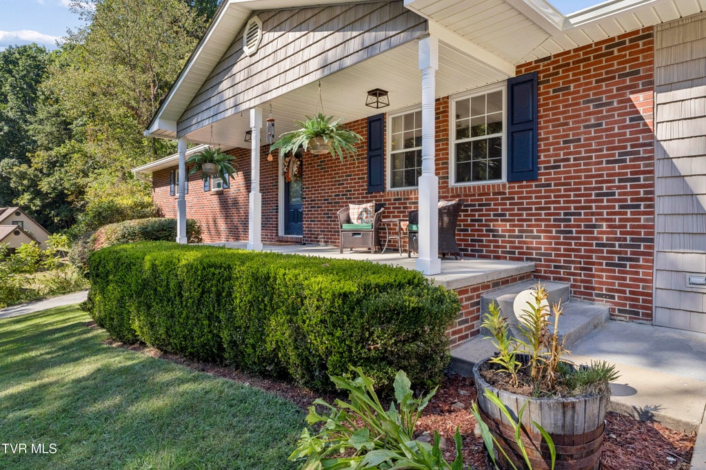Photo of 413 Greenbrook Circle, Unicoi, TN 37692 (MLS # 10001668)