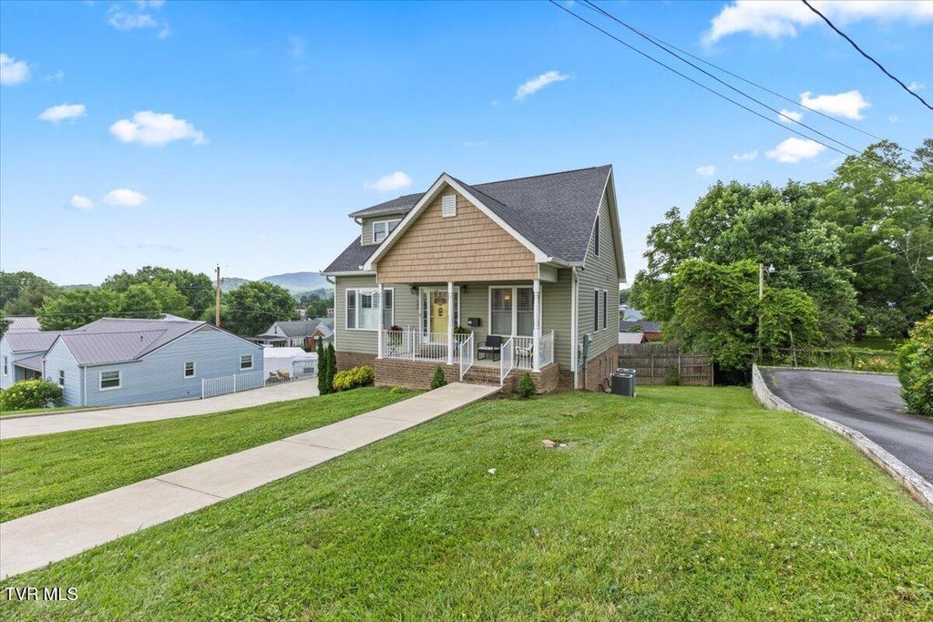 Photo of 404 Allen Avenue, Elizabethton, TN 37643 (MLS # 9991715)