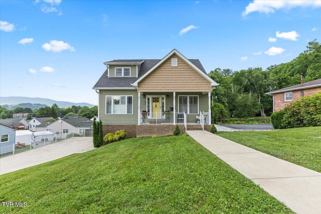 Photo of 404 Allen Avenue, Elizabethton, TN 37643 (MLS # 9991715)