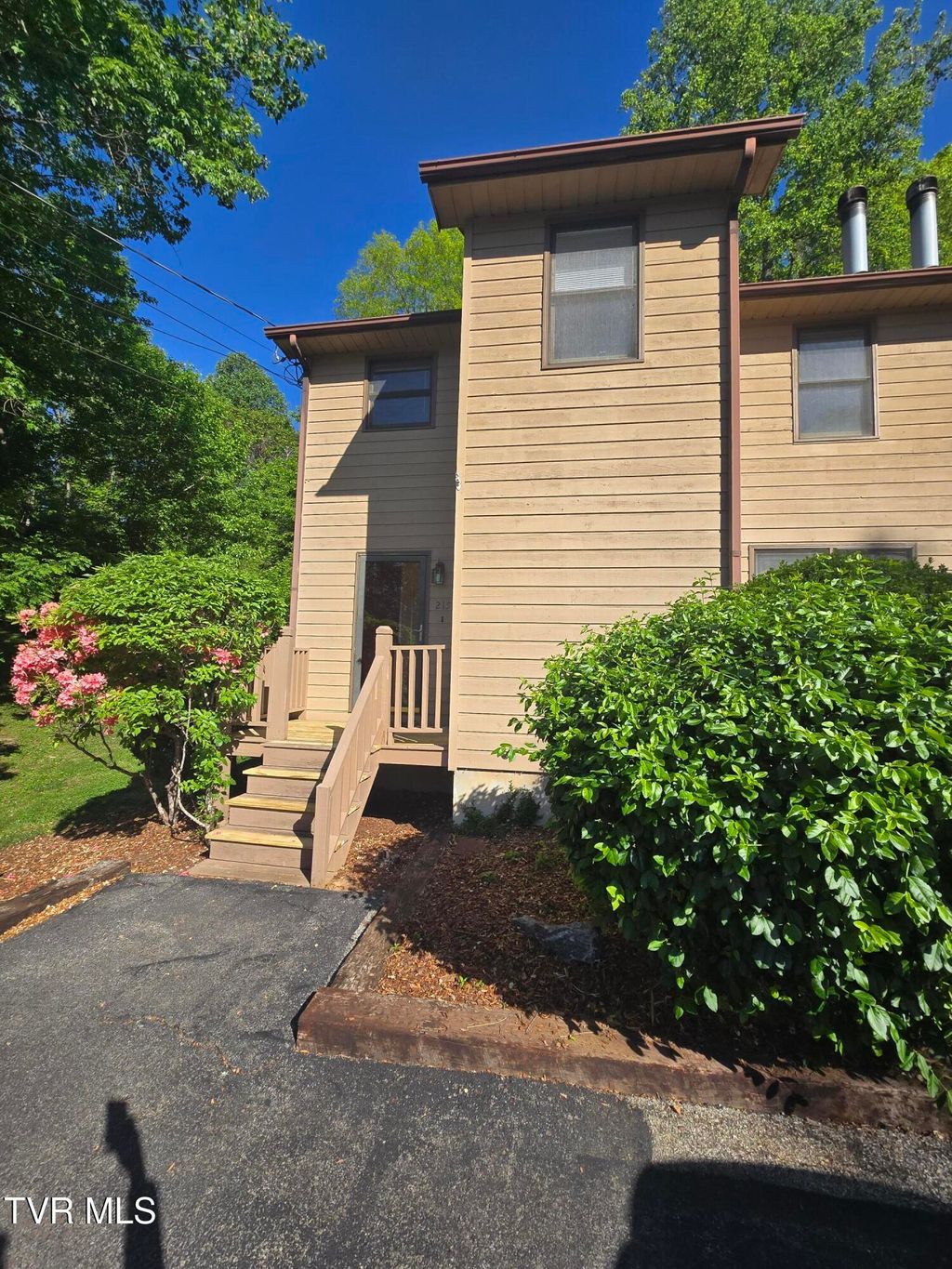 Photo of 215 Windridge Colony #215, Johnson City, TN 37601 (MLS # 9995350)