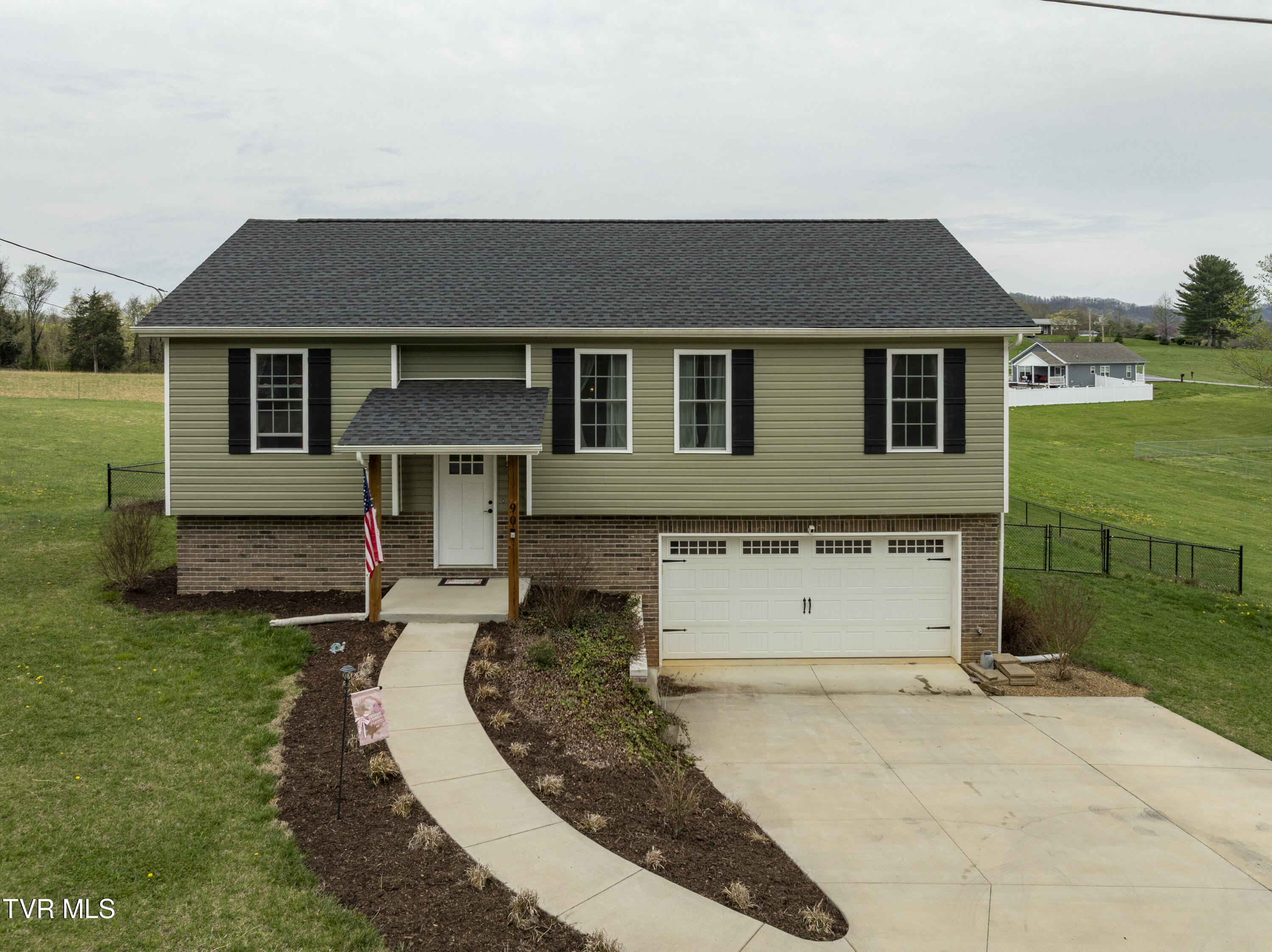90 Carr Lane North Ln, Fall Branch, Tennessee image 2