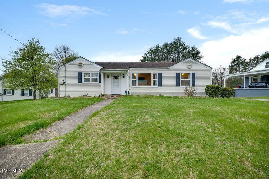 Photo of 1326 Valley Drive, Bristol, TN 37620 (MLS # 9993846)