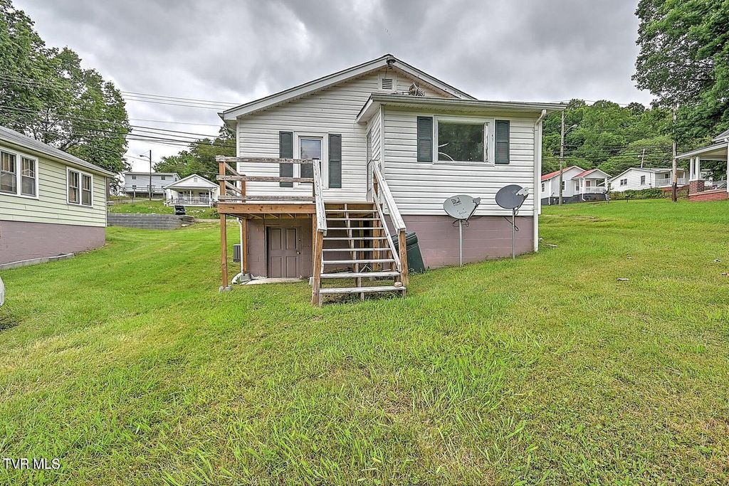 Photo of 208 Gravely Road, Kingsport, TN 37665 (MLS # 9989879)