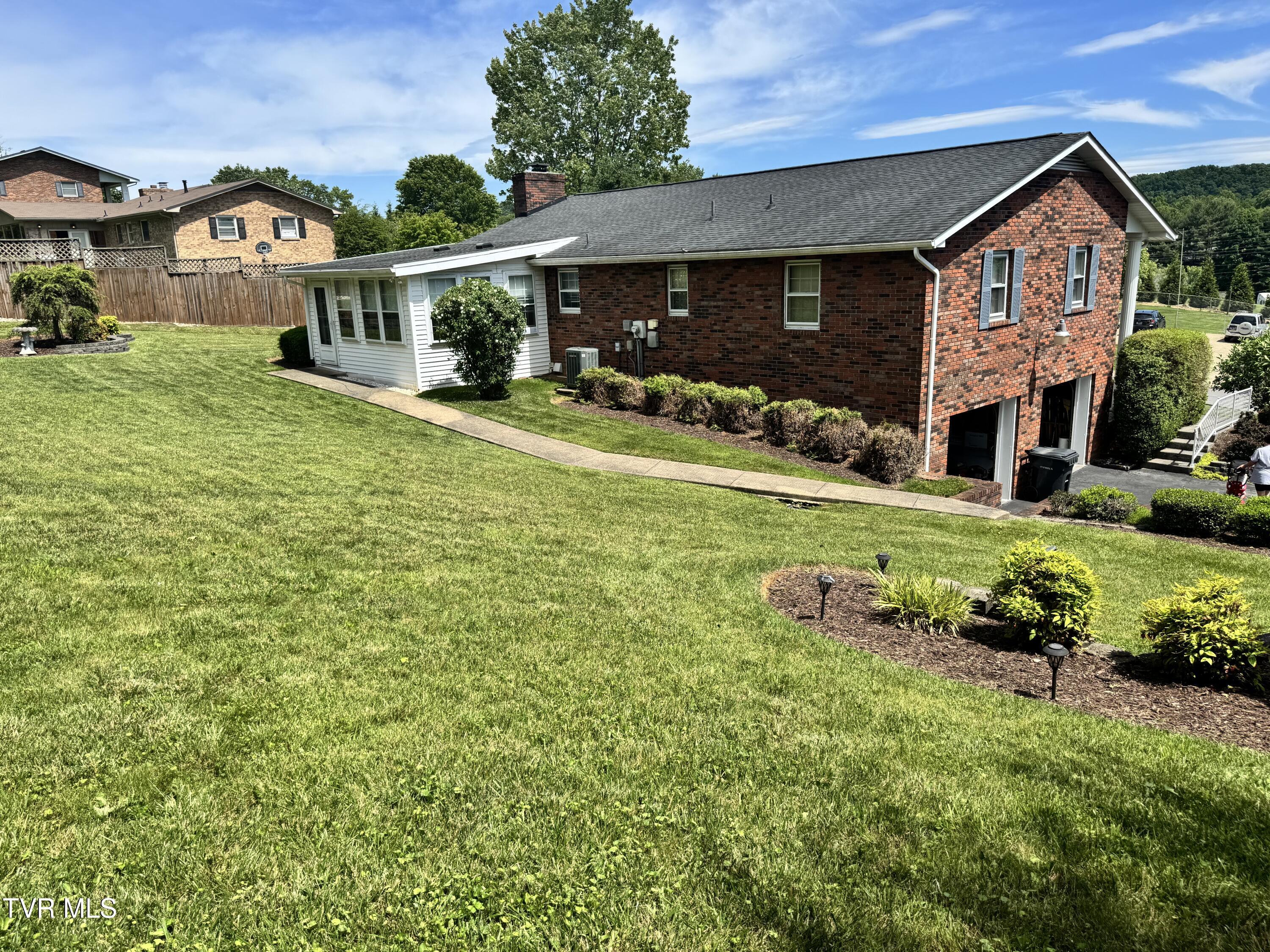 125 Amhurst Lane, Bristol, Tennessee image 2