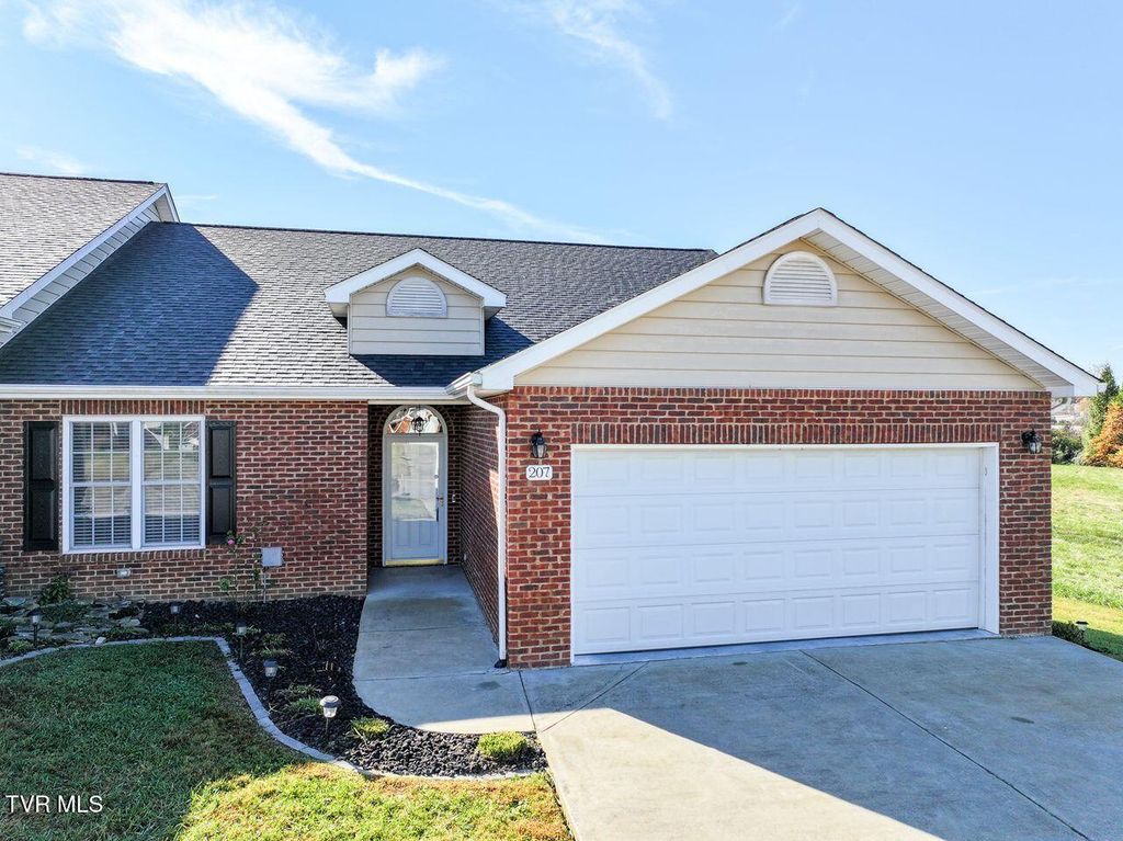 Photo of 207 Planters Row #B3, Greeneville, TN 37745 (MLS # 9987224)