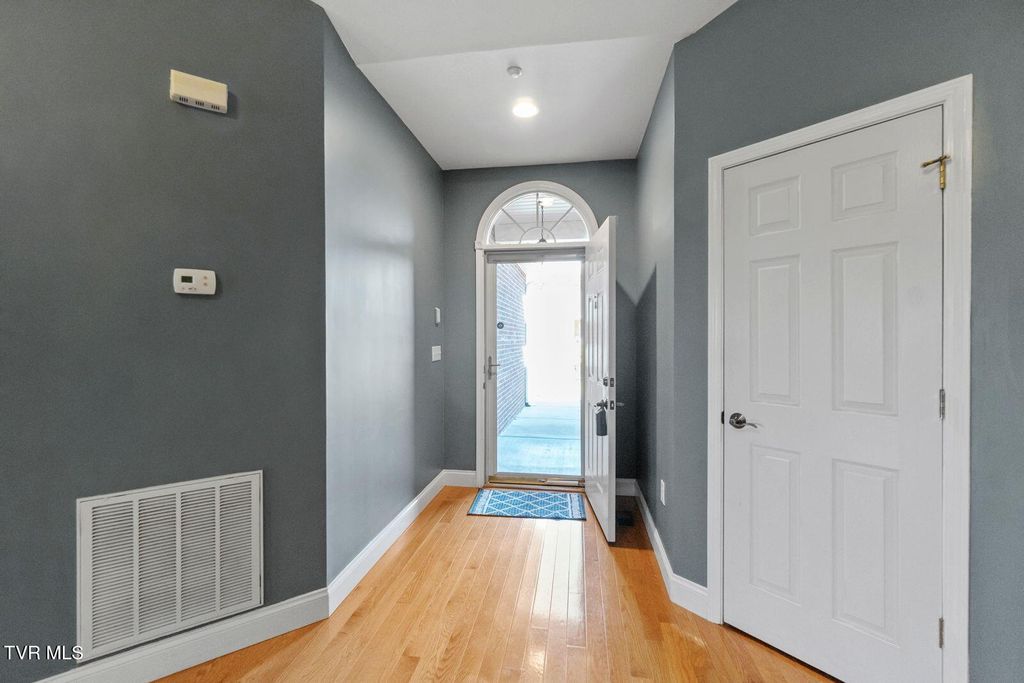 Photo of 207 Planters Row #B3, Greeneville, TN 37745 (MLS # 9987224)