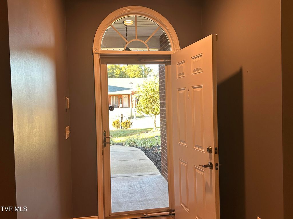 Photo of 207 Planters Row #B3, Greeneville, TN 37745 (MLS # 9987224)
