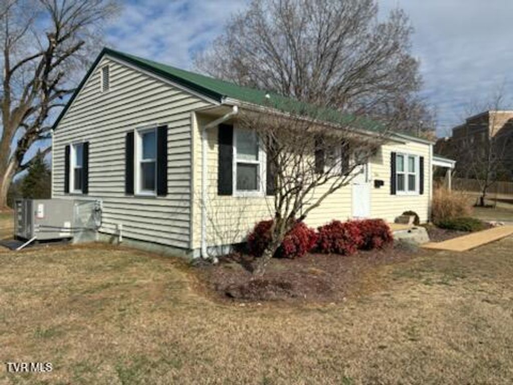 Photo of 2616 Mimosa Lane, Johnson City, TN 37604 (MLS # 9990271)