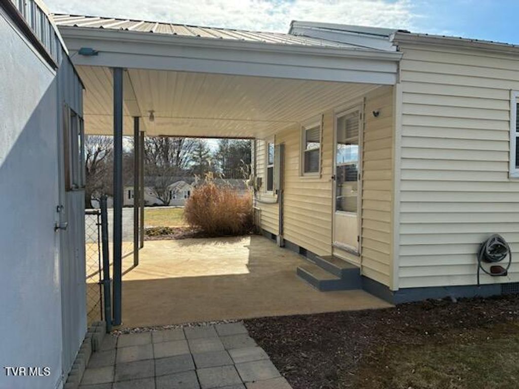 Photo of 2616 Mimosa Lane, Johnson City, TN 37604 (MLS # 9990271)