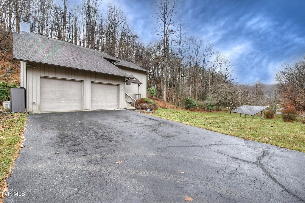 Photo of 1310 Suntree Road, Unicoi, TN 37692 (MLS # 9989036)