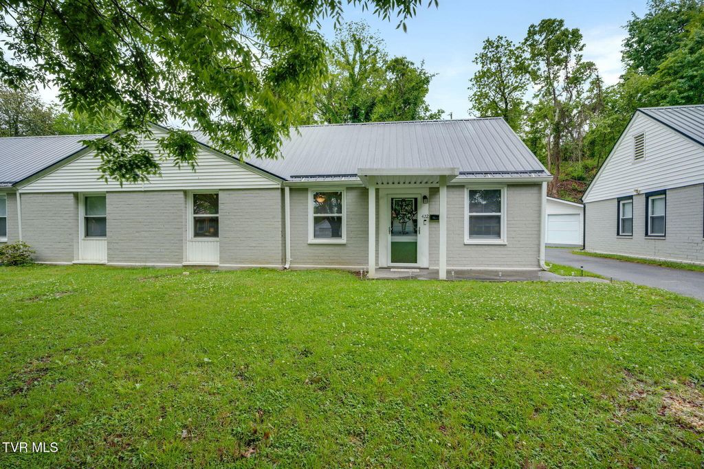 Photo of 422 Sequoyah Drive, Kingsport, TN 37660 (MLS # 9995147)