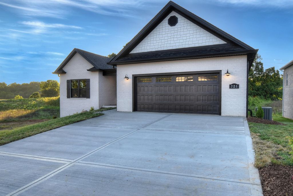 Photo of 721 Hunts Terrace Drive, Kingsport, TN 37663 (MLS # 9993898)