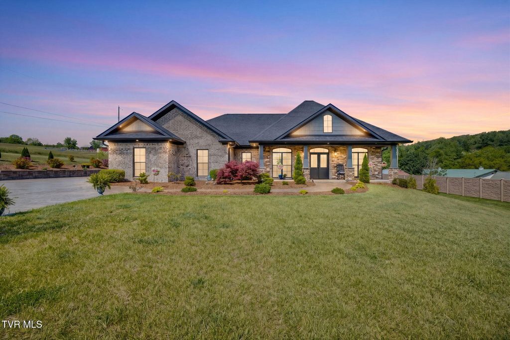 Photo of 616 New Bethel Road, Piney Flats, TN 37686 (MLS # 9994914)