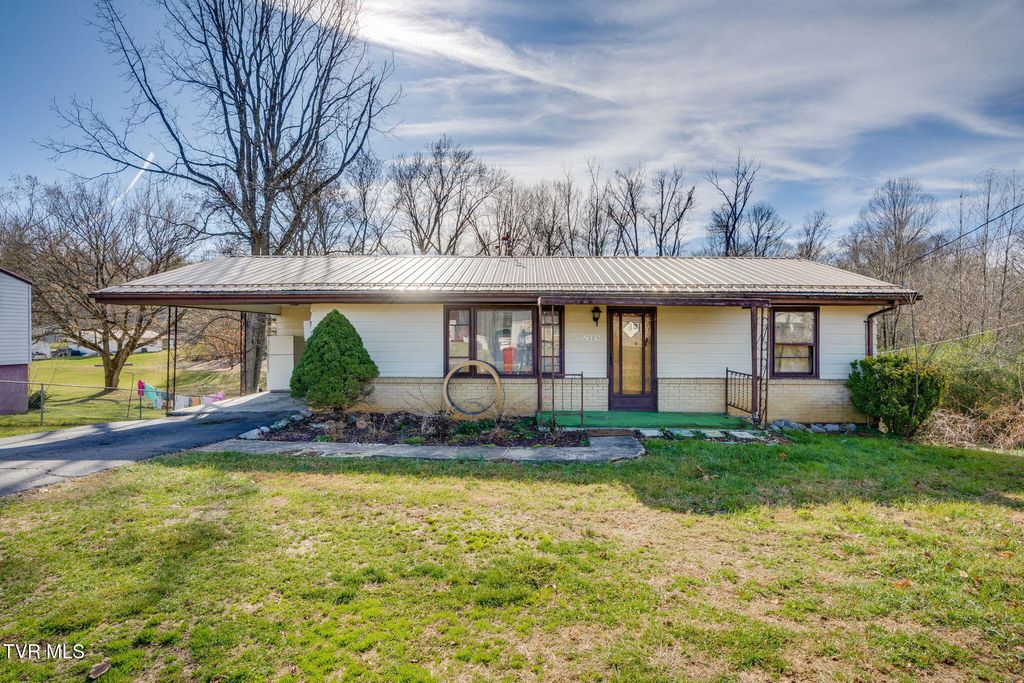 Photo of 2009 Indian Ridge Road, Johnson City, TN 37604 (MLS # 9989784)