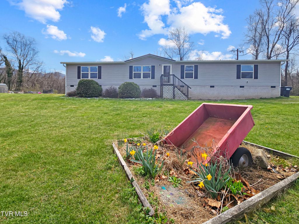 Photo of 1770 Highway 91, Elizabethton, TN 37643 (MLS # 9992549)