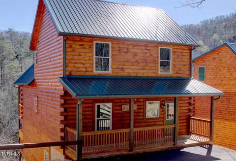 Photo of 817 String Run Way, Pigeon Forge, TN 37863 (MLS # 9995649)