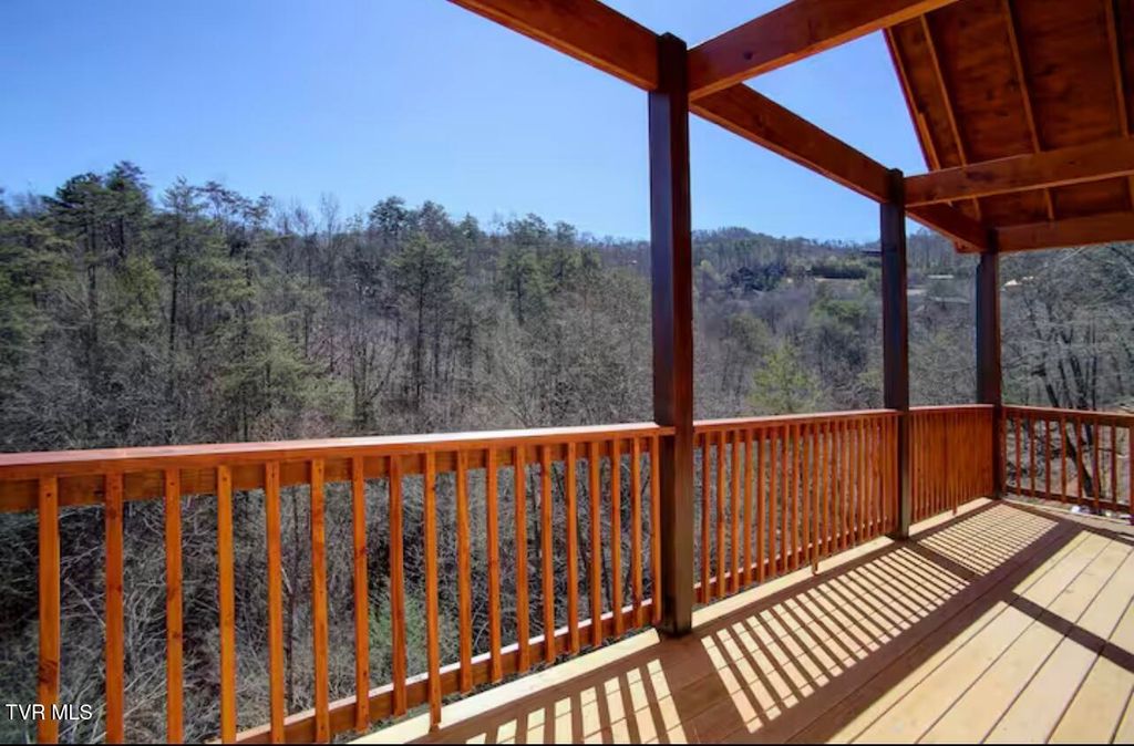 Photo of 817 String Run Way, Pigeon Forge, TN 37863 (MLS # 9995649)