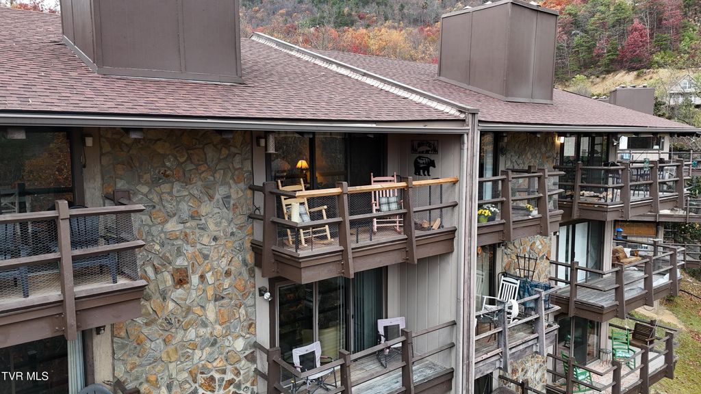 Photo of 1081 Cove Road #Apt 1033, Sevierville, TN 37876 (MLS # 9991549)