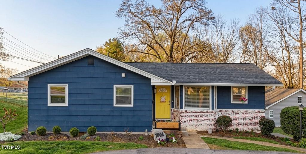 Photo of 1004 Barton Street, Johnson City, TN 37604 (MLS # 9994320)