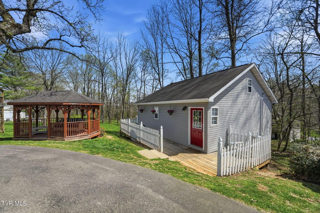 Photo of 1004 Barton Street, Johnson City, TN 37604 (MLS # 9994320)