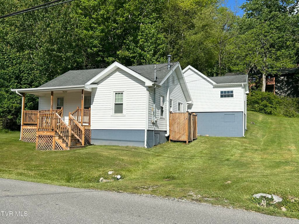 Photo of 518 Spring Avenue, Wise, VA 24293 (MLS # 9995850)