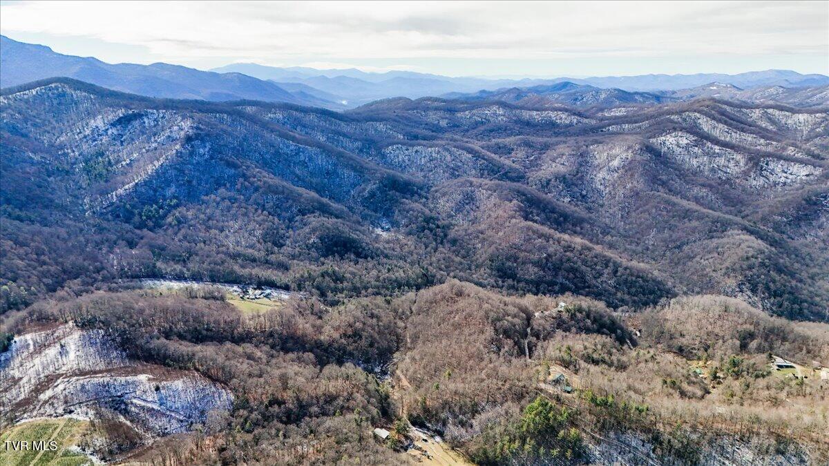 1255 Tiger Creek Road, Roan Mountain, Tennessee image 8