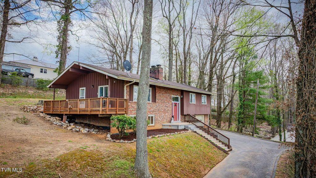 Photo of 3937 Ridgeline Drive, Kingsport, TN 37664 (MLS # 9993461)