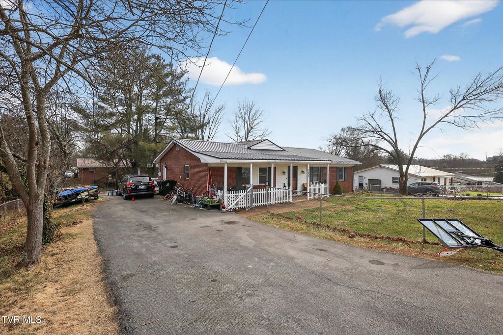 Photo of 146 Circleview Drive, Johnson City, TN 37615 (MLS # 9989698)
