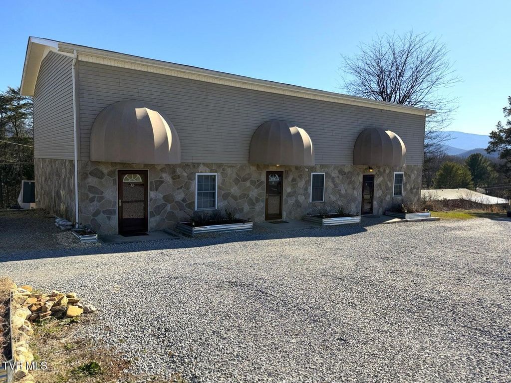 Photo of 2482 Elk Way, Newport, TN 37821 (MLS # 9990572)