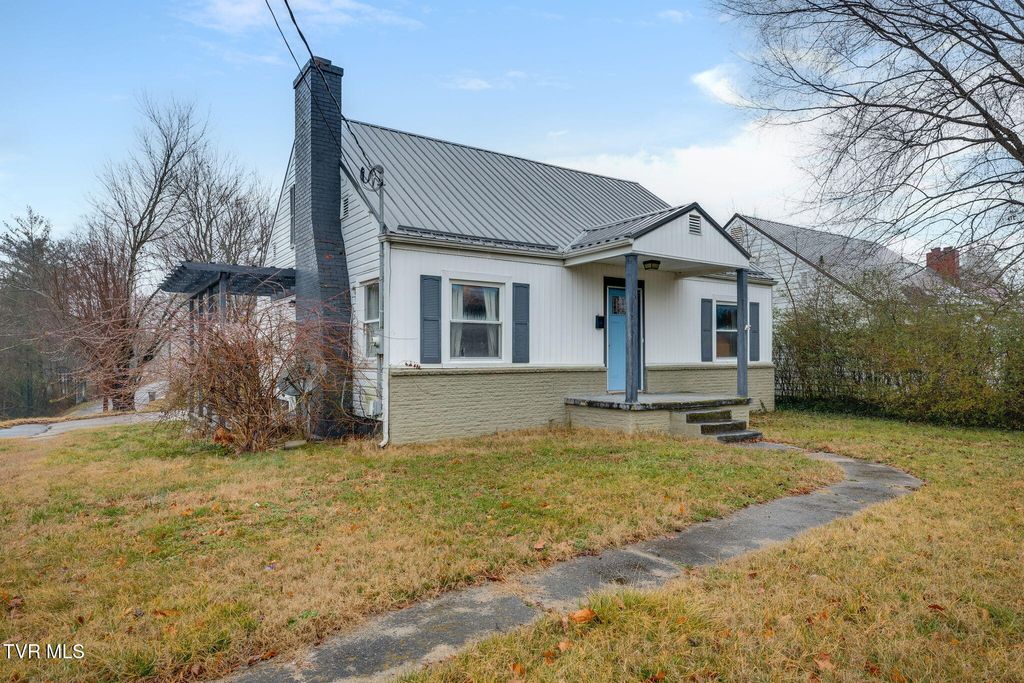 Photo of 1802 Washington Avenue, Kingsport, TN 37664 (MLS # 9991681)