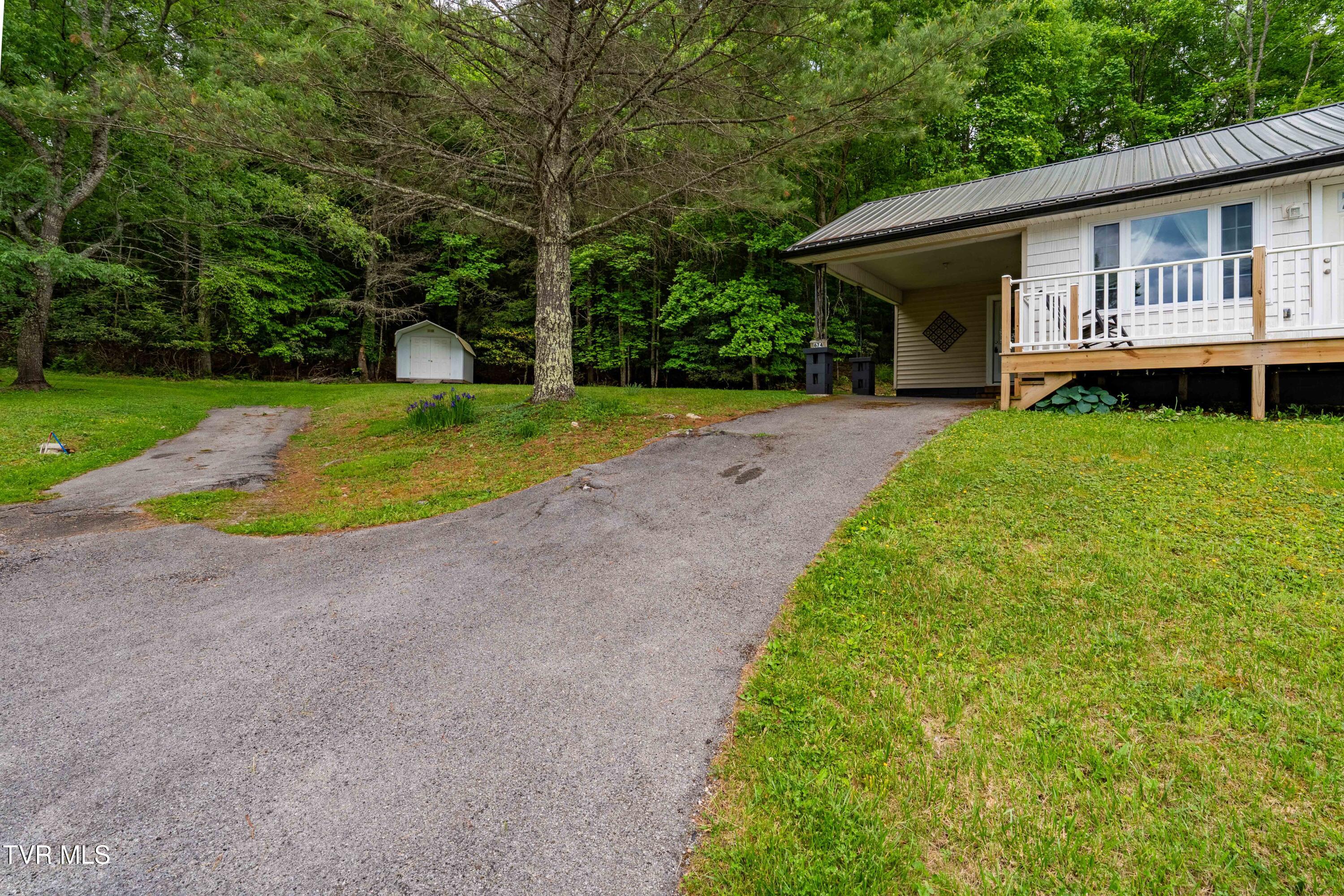 674 Shoun Street, Mountain City, Tennessee image 2
