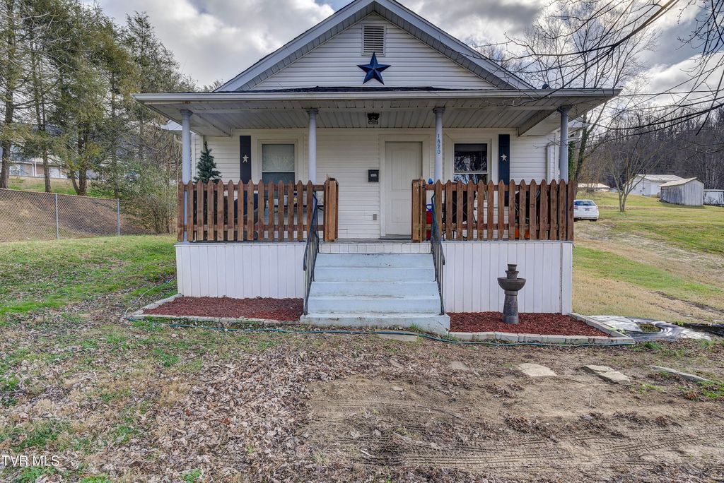 Photo of 1820 Ridgeway Drive, Kingsport, TN 37664 (MLS # 9989690)