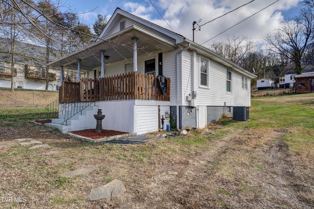 Photo of 1820 Ridgeway Drive, Kingsport, TN 37664 (MLS # 9989690)