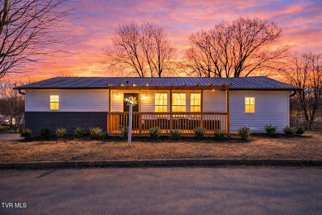 Photo of 2512 Long Street, Johnson City, TN 37601 (MLS # 9991326)