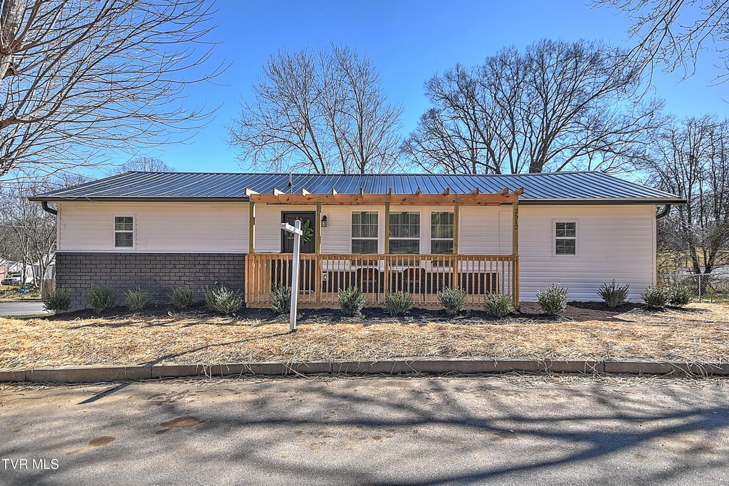 Photo of 2512 Long Street, Johnson City, TN 37601 (MLS # 9991326)