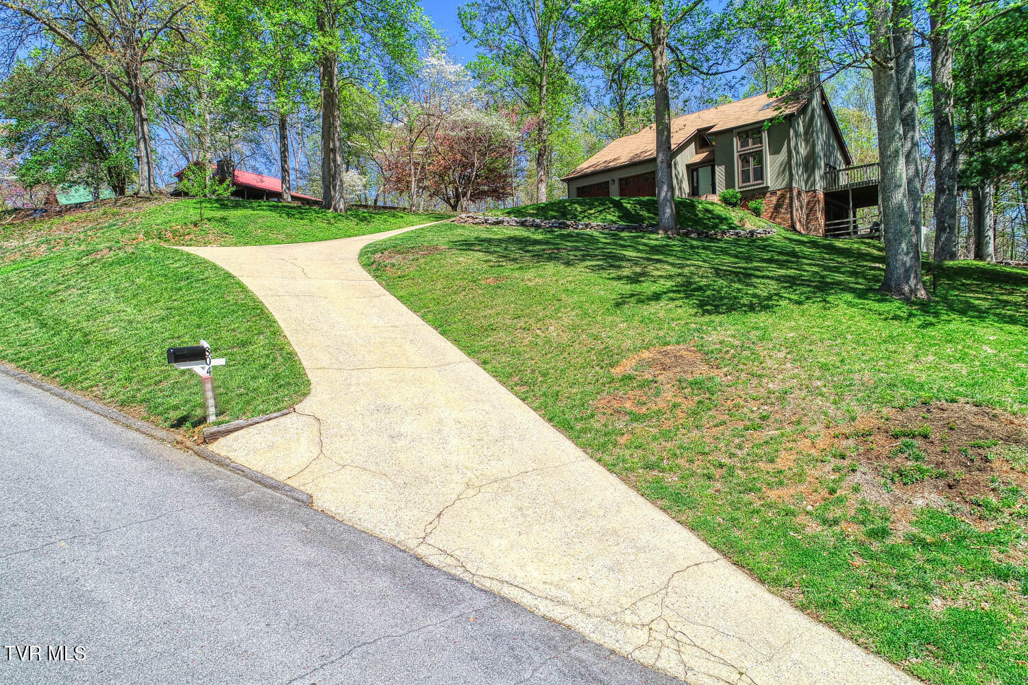 804 Seven Oaks Drive, Mount Carmel, Tennessee image 24