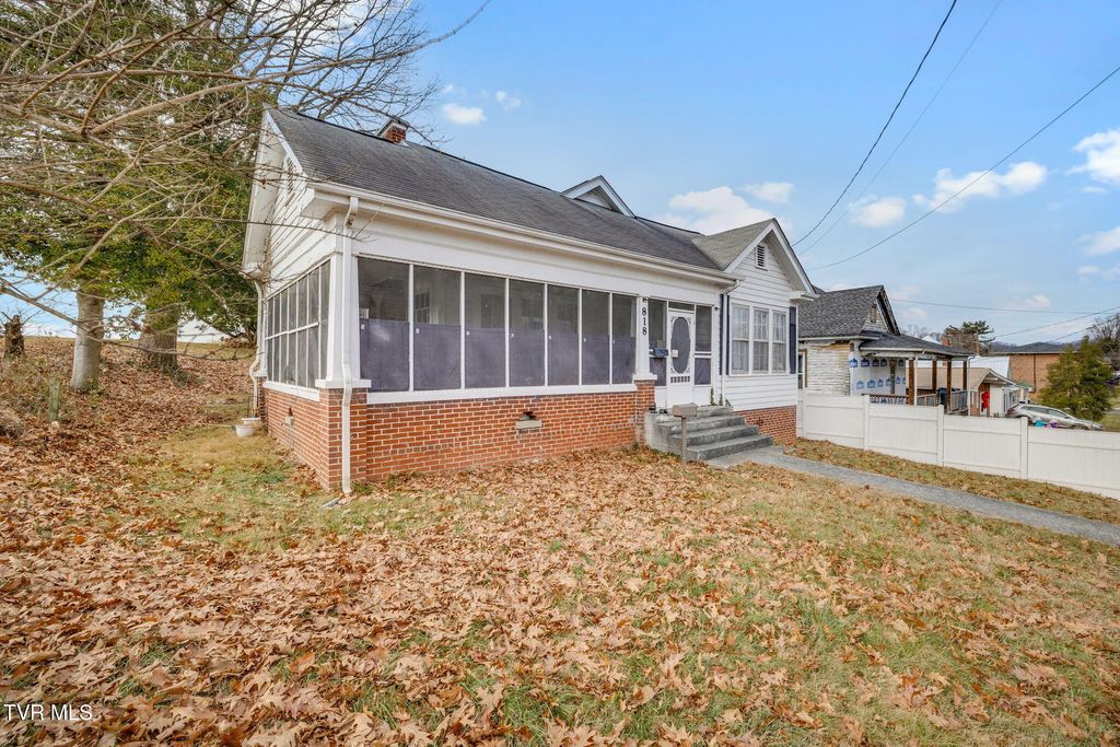 Photo of 818 5th Street, Bristol, TN 37620 (MLS # 9989682)