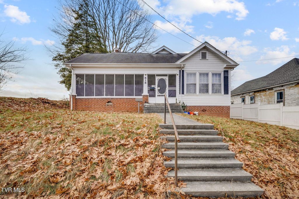 Photo of 818 5th Street, Bristol, TN 37620 (MLS # 9989682)