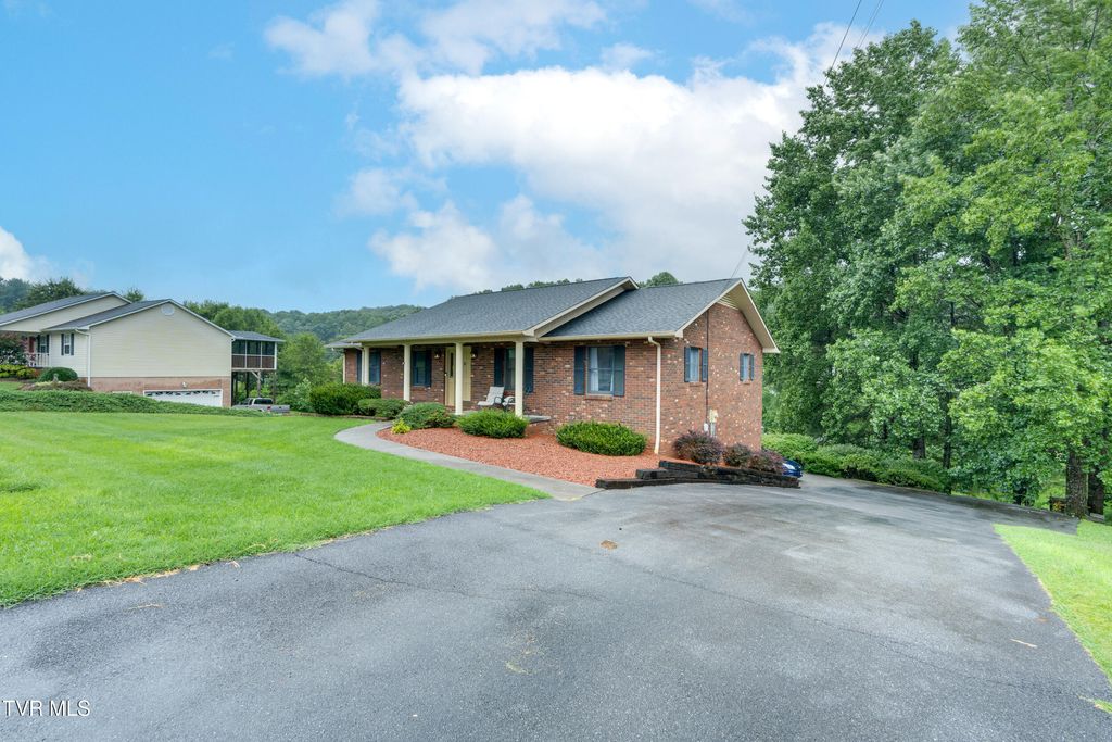 Photo of 158 Ezee Street, Elizabethton, TN 37643 (MLS # 9998608)