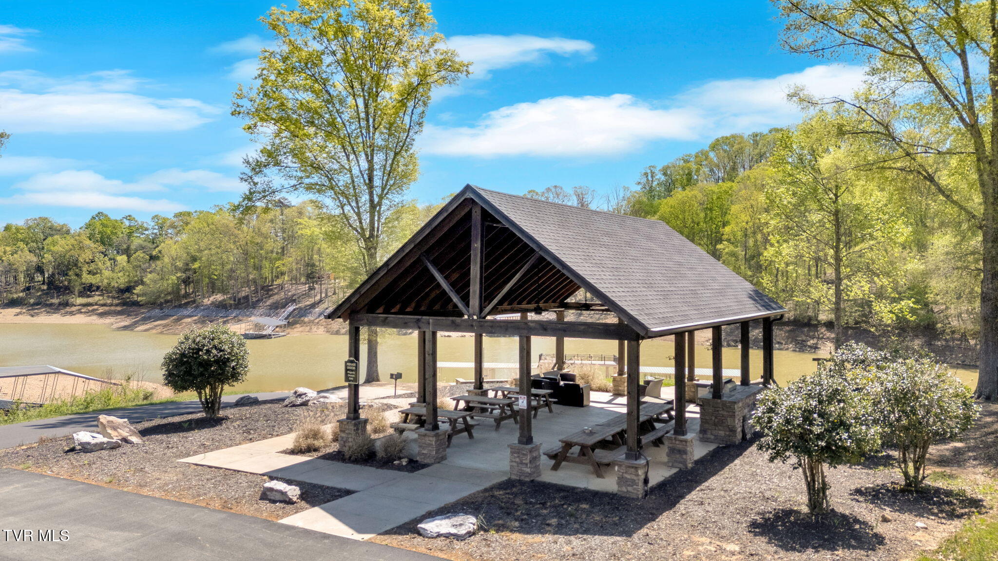 964 Deerwood Drive, Dandridge, Tennessee image 46