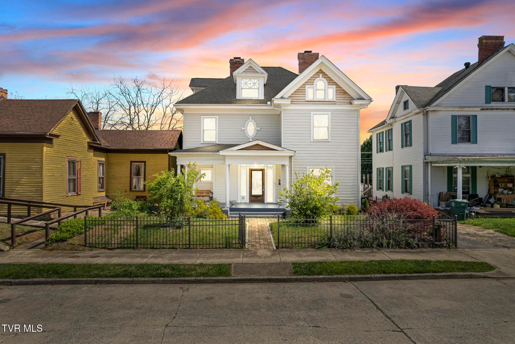 Photo of 237 Solar Street, Bristol, VA 24201 (MLS # 9993752)