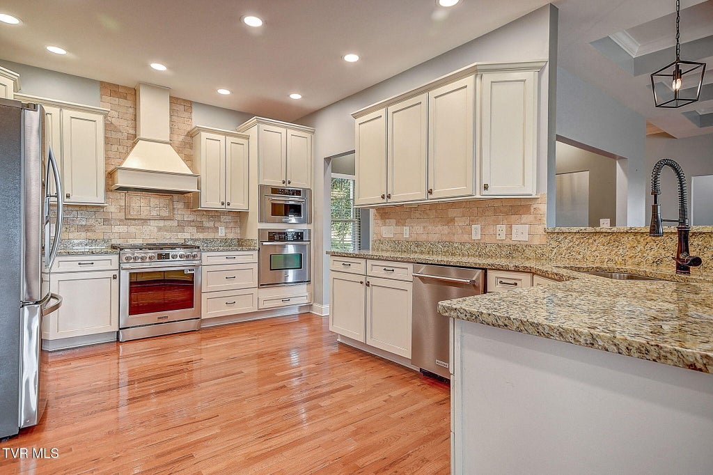 Photo of 442 Grovemont Place, Piney Flats, TN 37686 (MLS # 10000814)